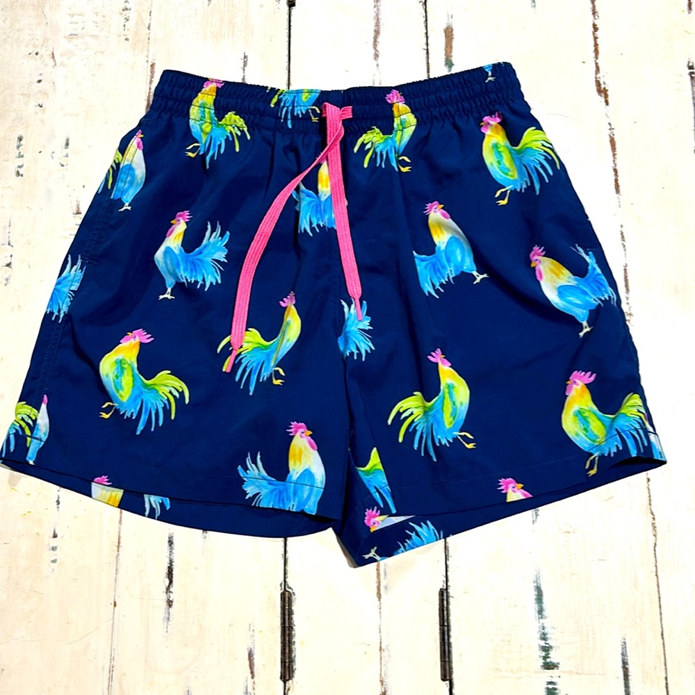Chubbies classic swim trunks in ‘The Fowl Plays’ print. 5.5 inch inseam.